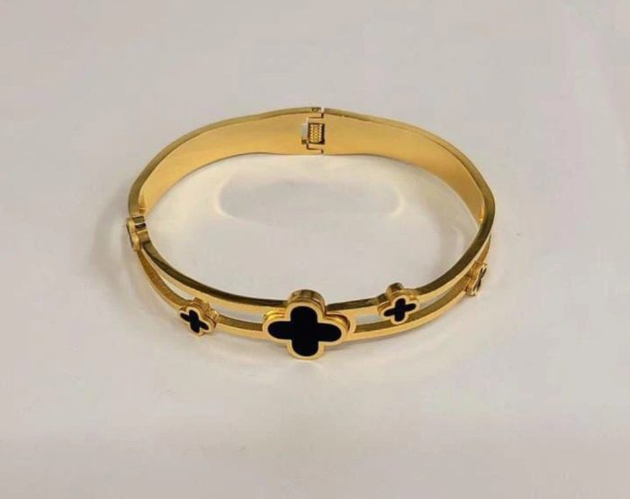 💫ইমপোর্টেড টাইটানিয়াম ব্রেসলেট💫 22k gold polished,1 year polish guarantee - Image 3
