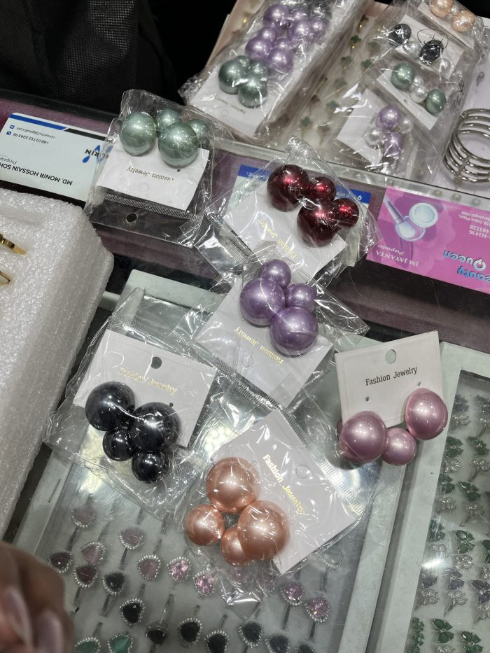 Big pearl stylish earrings - Image 3