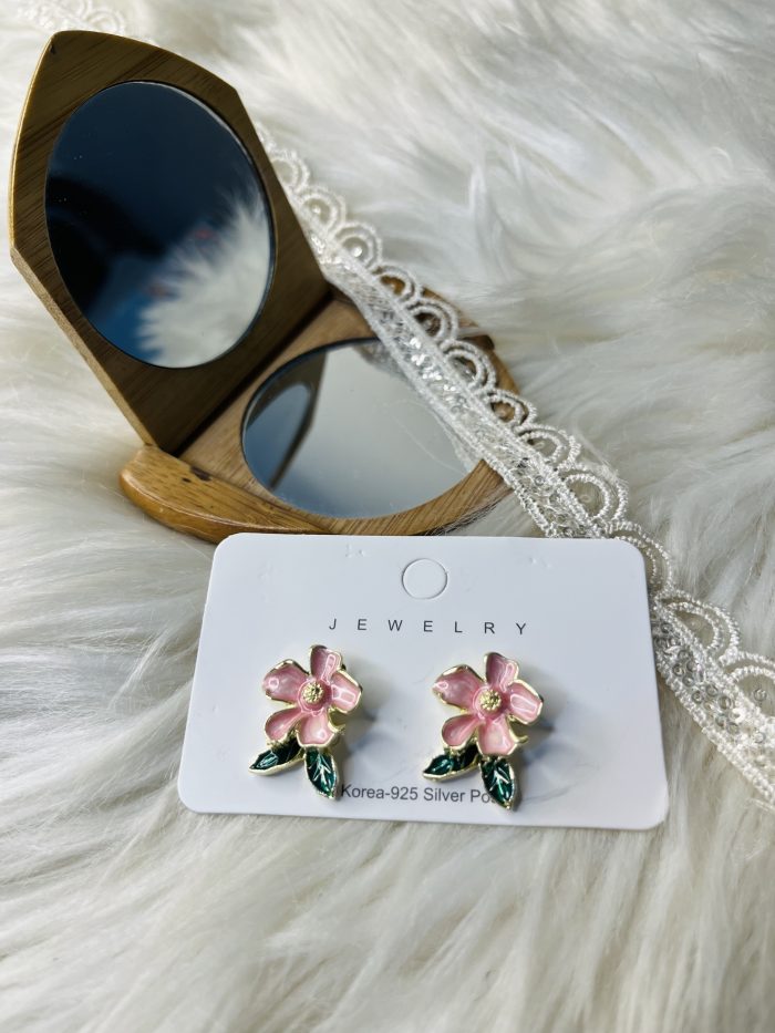 Cute korean Fashion Camellia Enamel Flower Leaf Earrings.