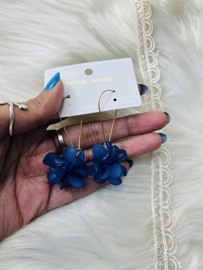 Blue  Frosted Flower Drop Earrings - Image 4