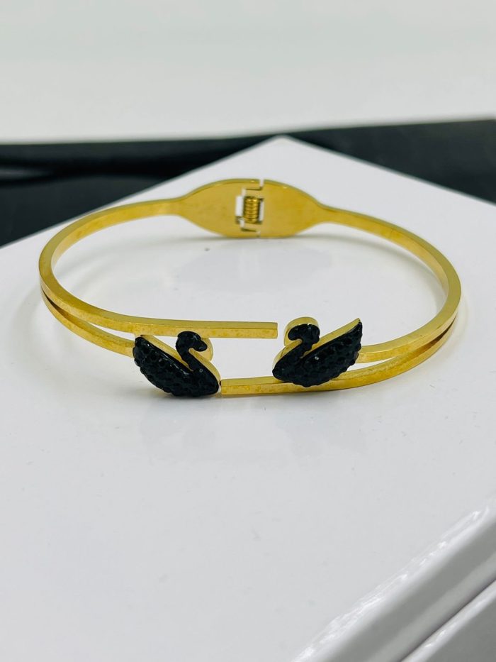 Titanium steel Black swan bracelet with 100% color guarantee - Image 3