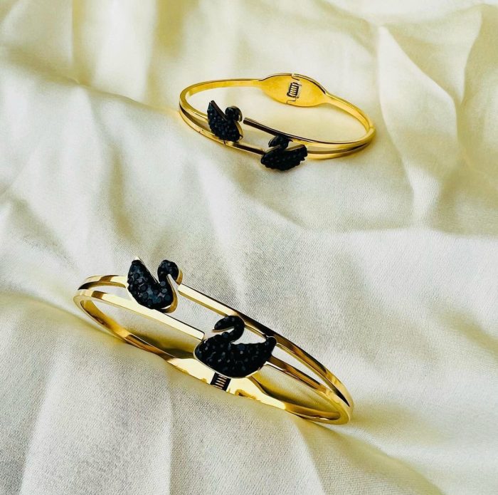 Titanium steel Black swan bracelet with 100% color guarantee - Image 2