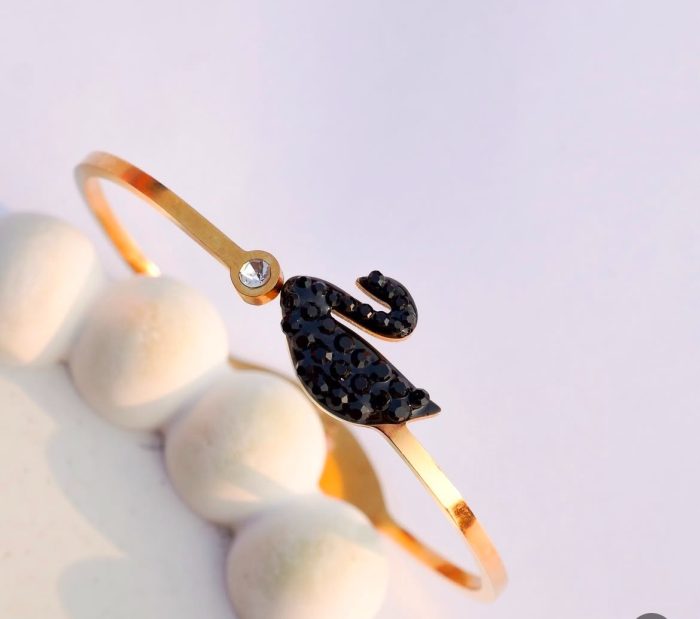 Black swan bracelet
