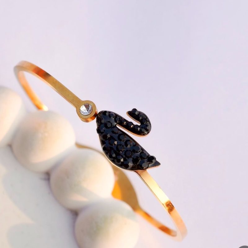 Black swan bracelet