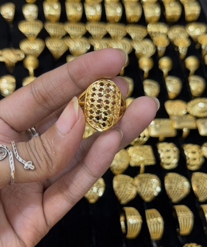 Luxury Design Fashionable New Model Xuping Finger Ring . Gold plated finger ring with 6 months+ color guarantee.