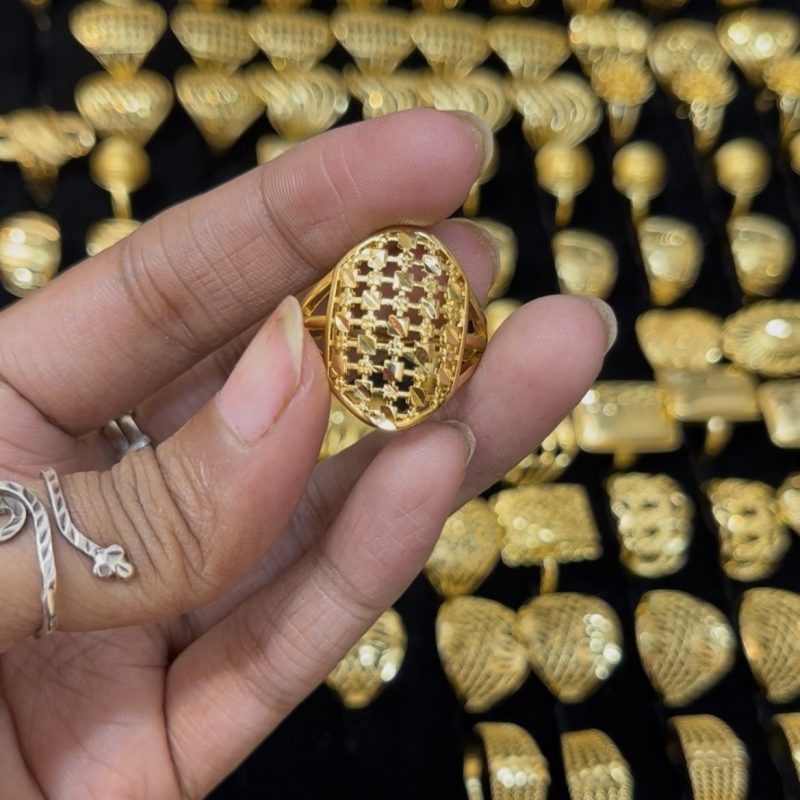 Luxury Design Fashionable New Model Xuping Finger Ring . Gold plated finger ring with 6 months+ color guarantee.