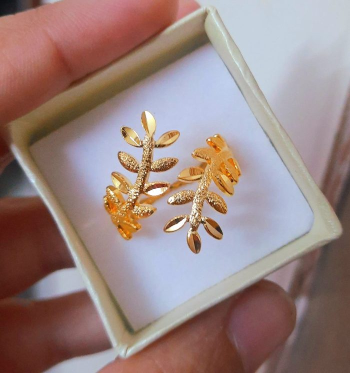 Luxury Design Fashionable New Model Xuping Finger Ring . Gold plated finger ring with 6 months+ color guarantee.