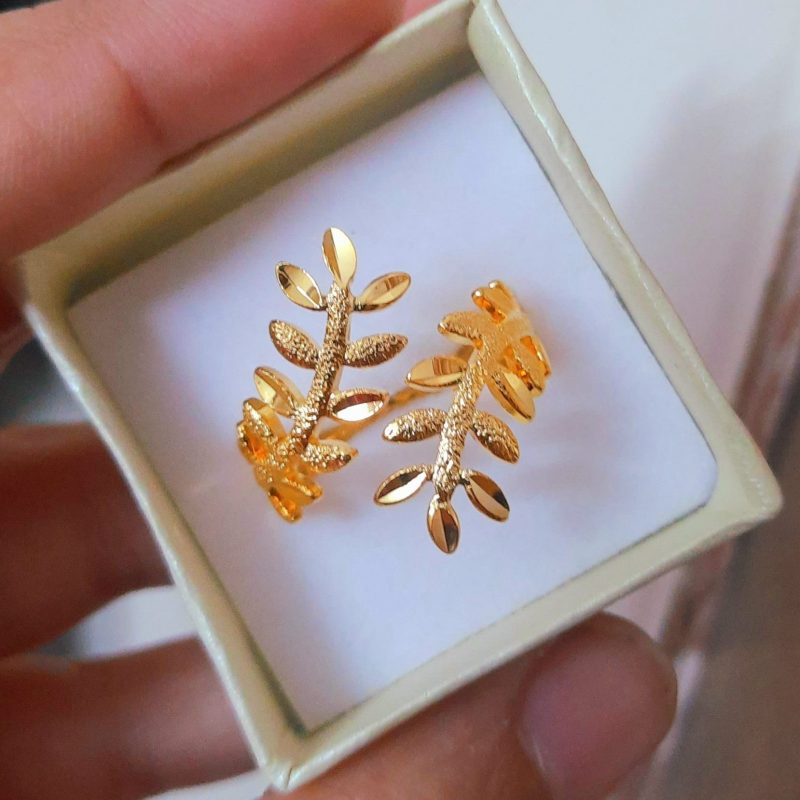 Luxury Design Fashionable New Model Xuping Finger Ring . Gold plated finger ring with 6 months+ color guarantee.
