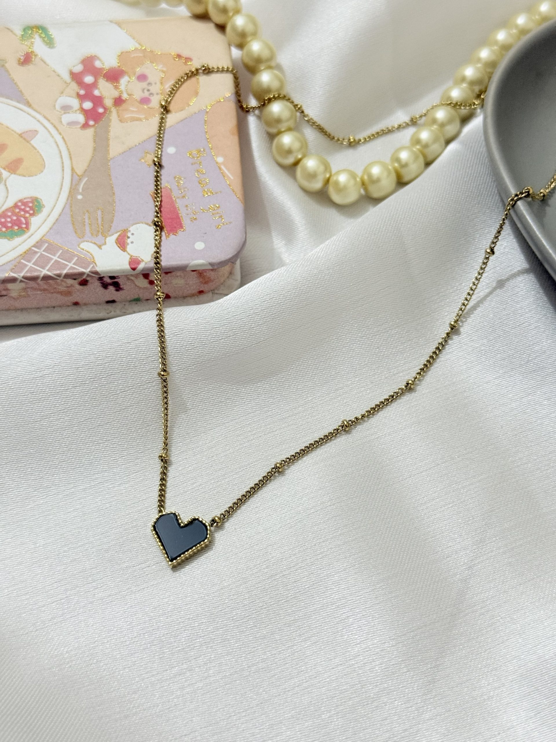 Stainless steel Titanium 22k gold plated imported black heart pendant with chain - Image 2